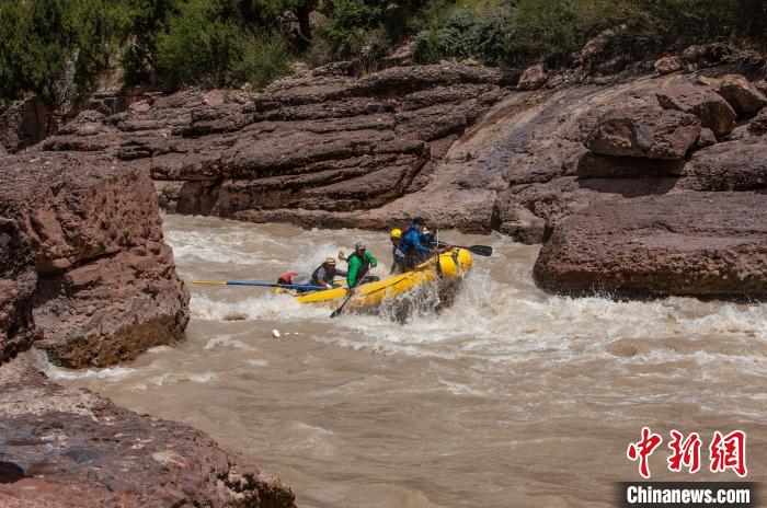 圖為瀾滄江生態(tài)漂流?！憸娼雌饔邢薰竟﹫D