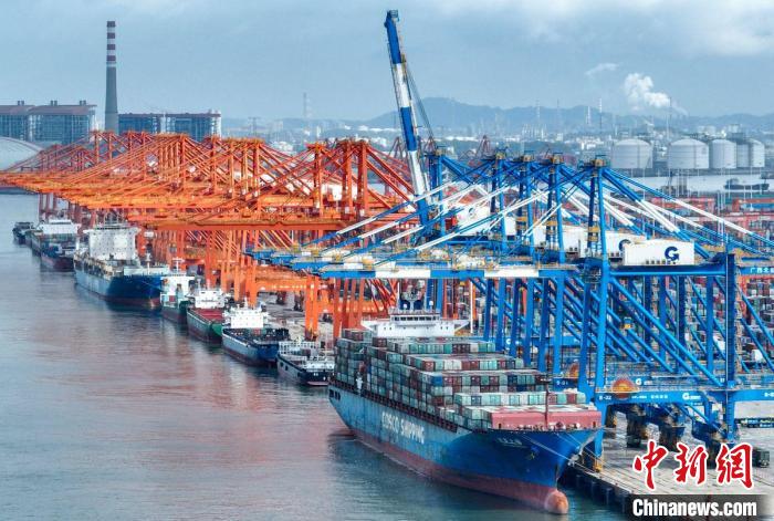 圖為北部灣港欽州自動化集裝箱碼頭?！“綆洸?攝