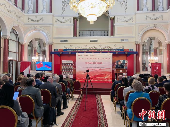 “今日中國”回顧與展望暨“閱讀中國”節(jié)目開播儀式活動現(xiàn)場?！√锉?攝