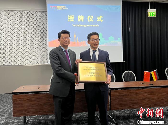 圖為授牌儀式現(xiàn)場?！●R秀秀 攝