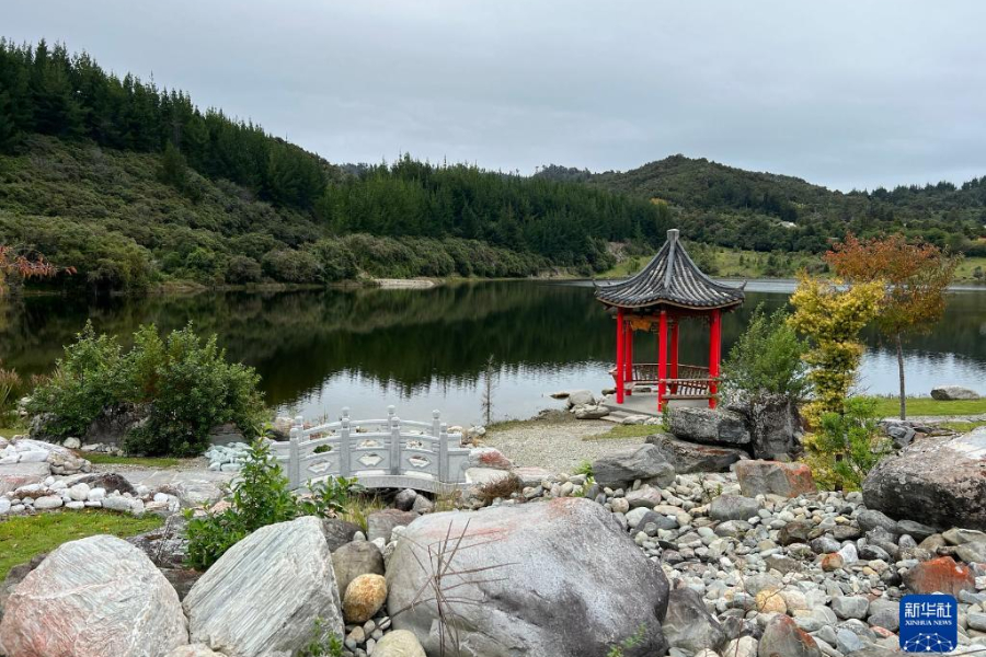 這是4月29日拍攝的新西蘭羅斯華人淘金紀(jì)念公園一角。新華社發(fā)（沃爾特 攝）