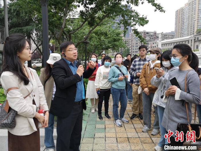 活動現(xiàn)場?！》队畋?攝