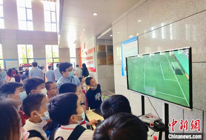 中科院自動(dòng)化所“自動(dòng)化之光”公眾科學(xué)日活動(dòng)現(xiàn)場(chǎng)。　中科院自動(dòng)化所 供圖