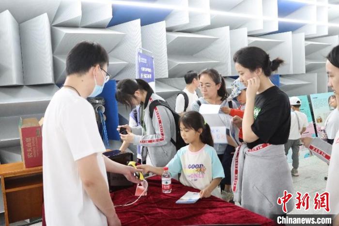 中科院聲學(xué)所公眾科學(xué)日活動(dòng)現(xiàn)場(chǎng)?！≈锌圃郝晫W(xué)所 供圖