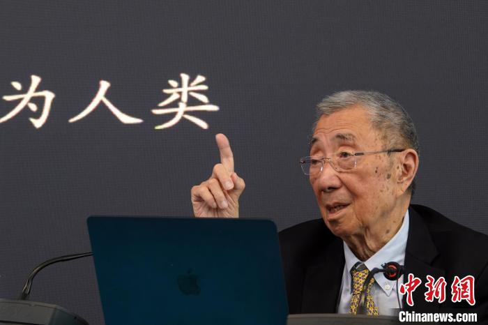 高能論壇上，丁肇中先生與現(xiàn)場(chǎng)聽眾交流?！?lt;a target='_blank' href='/'><p  align=