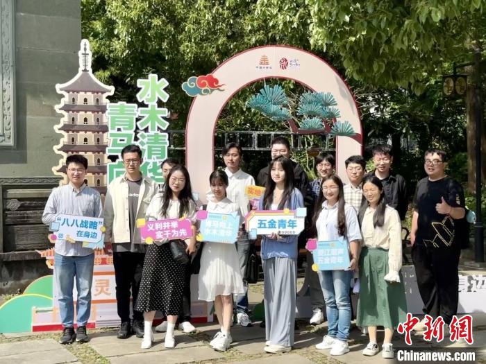 宣講團(tuán)成員在永康市合影?！吴晫?攝