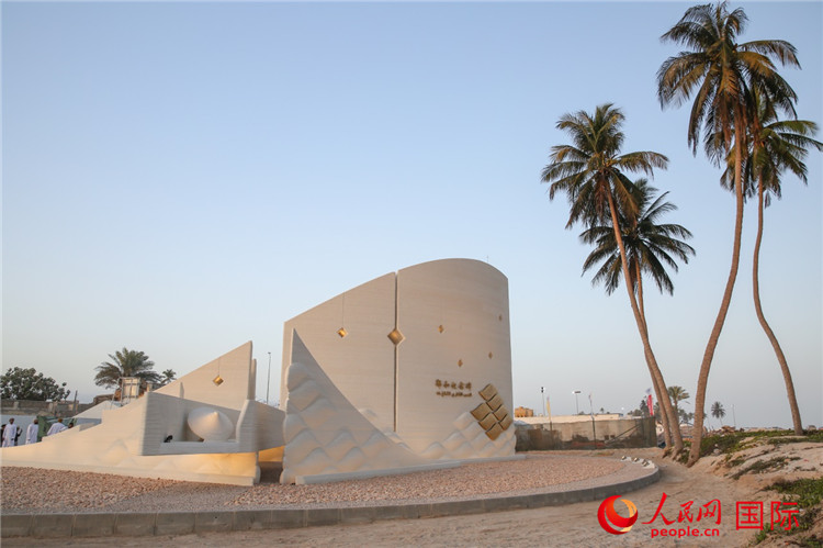 圖為位于阿曼塞拉萊市的鄭和紀念碑。人民網記者 任皓宇攝