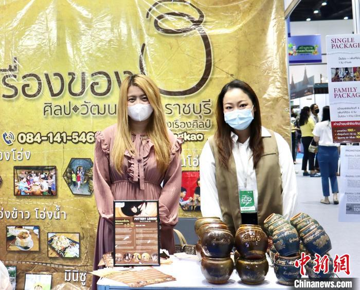 泰國(guó)舉辦規(guī)模最大旅游B2B銷售活動(dòng)對(duì)接全球旅游業(yè)，圖為交易會(huì)上的陶瓷工藝品展位。 王賢思 攝