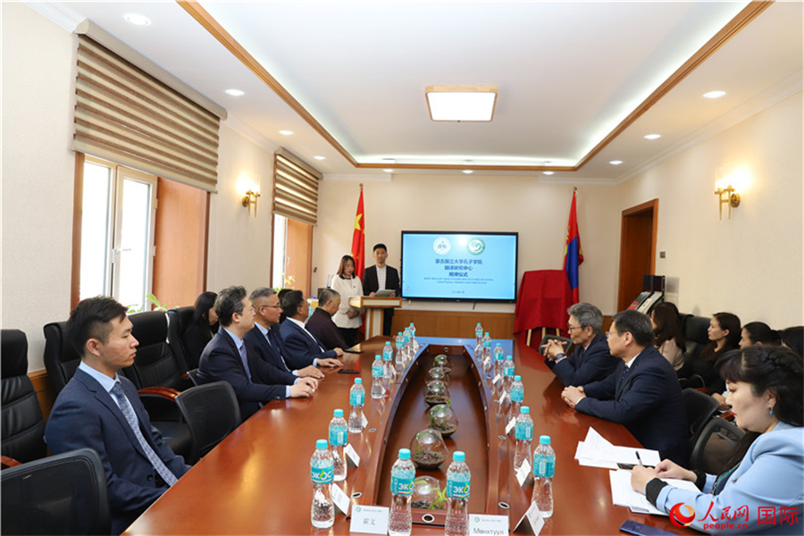 翻譯研究中心揭牌儀式現(xiàn)場(chǎng)。人民網(wǎng)記者 霍文攝