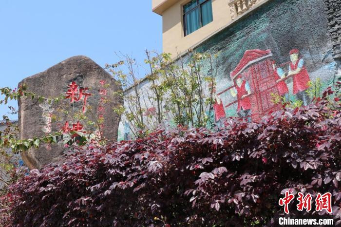 臺(tái)灣上趣開新團(tuán)隊(duì)改造蕉城區(qū)八都鎮(zhèn)新樓村時(shí)融入畬族元素?！●易訌?qiáng) 供圖