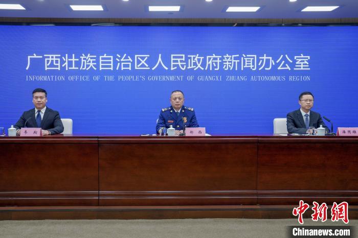 圖為發(fā)布會(huì)現(xiàn)場(chǎng)?！⊥跻哉?攝