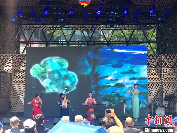 開幕式上舞臺展演之一《水龍吟》。　中國駐東京旅游辦事處供圖