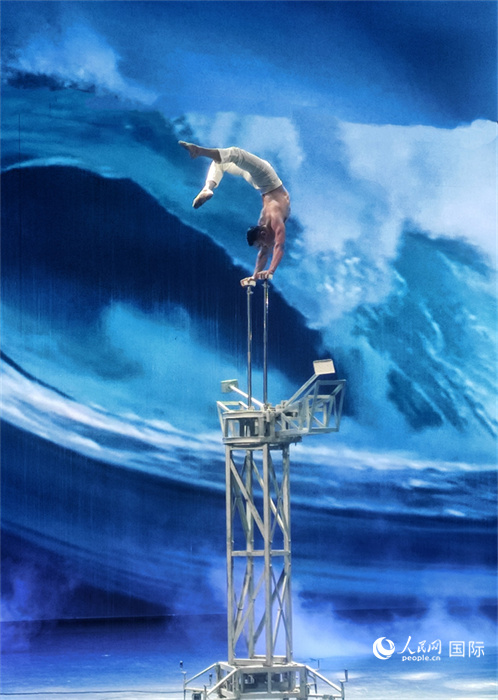 吳橋雜技大世界中的雜技演出。人民網(wǎng) 趙昭攝