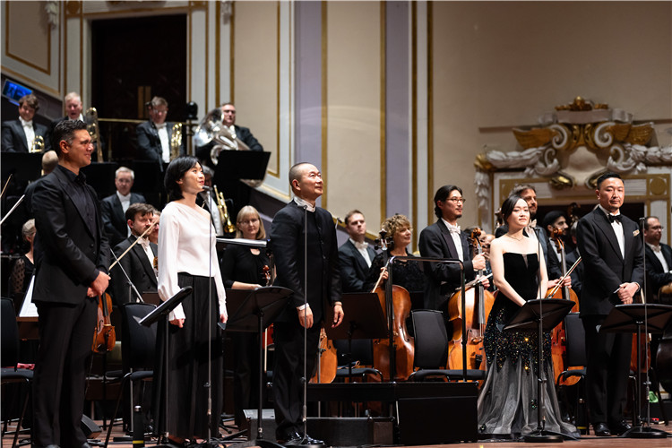 圖片說明： 8月5日，2023愛丁堡國際藝術(shù)節(jié)開幕式音樂會(huì)《慈悲頌》的演出現(xiàn)場。照片由藝術(shù)節(jié)組委會(huì)提供