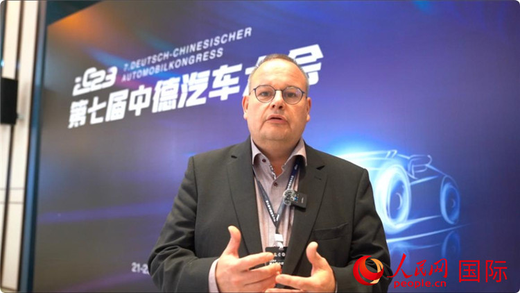 薩爾州經(jīng)濟(jì)發(fā)展局局長(zhǎng)斯特凡·施魏策爾接受人民網(wǎng)采訪。人民網(wǎng) 劉動(dòng)攝