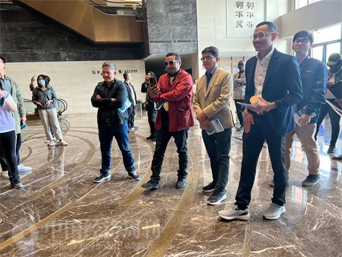   （外媒記者參觀中國(guó)藥都中醫(yī)藥博物館。中國(guó)經(jīng)濟(jì)周刊記者 郭志強(qiáng) 攝）