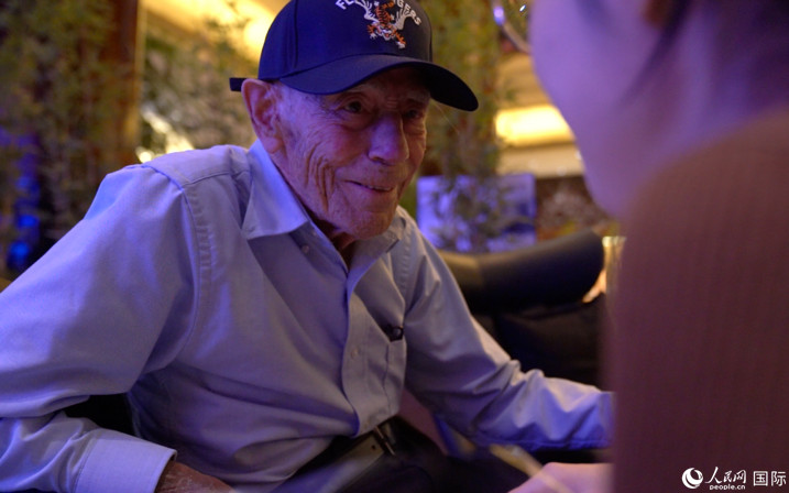 飛虎隊(duì)老兵哈里·莫耶接受人民網(wǎng)專(zhuān)訪。 人民網(wǎng) 張文捷攝