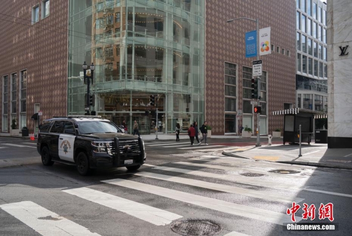 當(dāng)?shù)貢r(shí)間11月13日，美國(guó)加州舊金山聯(lián)合廣場(chǎng)周邊剛剛被沖洗過(guò)的街道較往常更為整潔。<a target='_blank' href='/'><p  align=