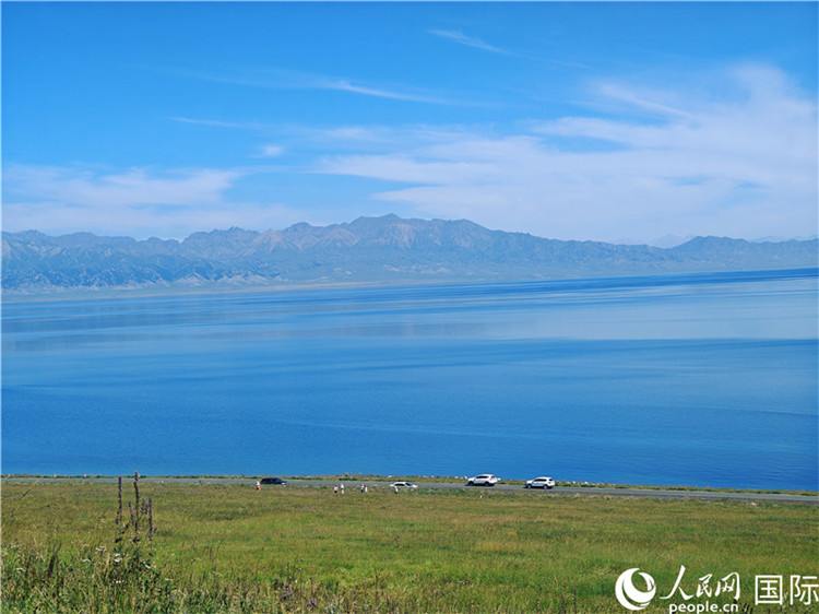 新疆賽里木湖景區(qū)風(fēng)光。人民網(wǎng)記者 劉潔妍攝