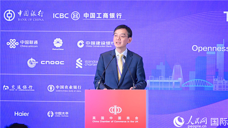 英國中國商會會長、中國銀行倫敦分行行長方文建 致歡迎辭。人民網(wǎng) 郭錦標(biāo)攝