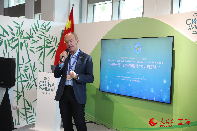 綠色聯(lián)盟聯(lián)合主席、世界自然基金會(huì)國(guó)際特使蘭博蒂尼在“一帶一路”綠色低碳轉(zhuǎn)型合作研討會(huì)上發(fā)言。人民網(wǎng)記者 張志文攝