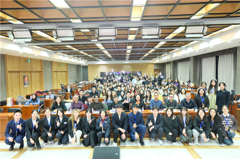 第八屆全國高校西班牙語配音大賽決賽現(xiàn)場合影。主辦方供圖