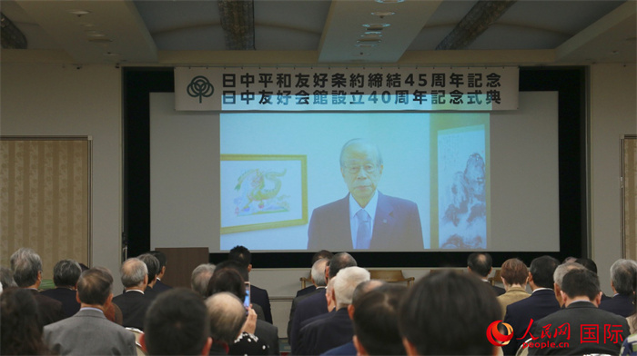 日本前首相福田康夫向活動(dòng)發(fā)來(lái)視頻賀詞。人民網(wǎng) 許可攝