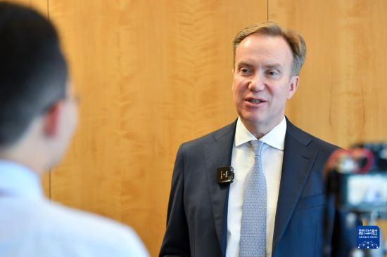 1月9日，在瑞士日內(nèi)瓦，世界經(jīng)濟論壇總裁博爾格·布倫德接受新華社記者專訪。新華社記者 連漪 攝