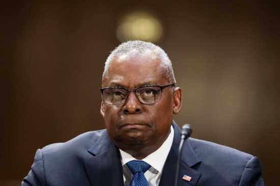 這是2023年10月31日，在美國首都華盛頓國防部長奧斯汀出席國會聽證會。新華社記者劉杰攝