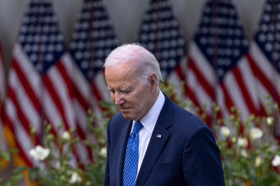 2023年4月24日，美國總統(tǒng)拜登在首都華盛頓白宮出席活動。新華社發(fā)（亞倫攝）