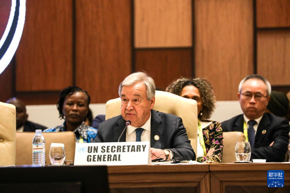 1月20日，聯(lián)合國秘書長古特雷斯在烏干達(dá)首都坎帕拉舉行的不結(jié)盟運(yùn)動(dòng)第19次峰會(huì)閉幕式上發(fā)言。新華社發(fā)（阿佳拉·納瓦達(dá)攝）