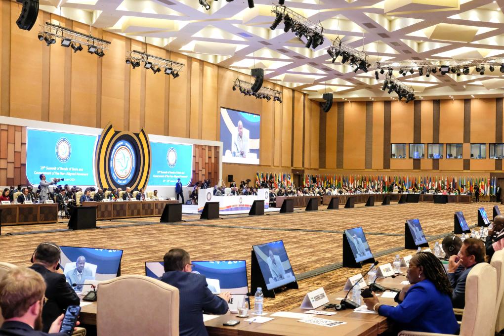 這是1月19日在烏干達首都坎帕拉拍攝的不結(jié)盟運動第19次峰會開幕式現(xiàn)場。新華社發(fā)（阿佳拉·納瓦達攝）