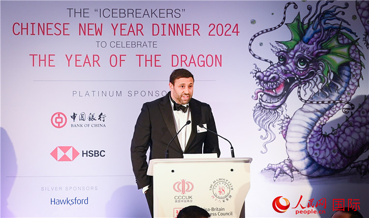 英國 48 家集團(tuán)俱樂部候任主席杰克·佩里致辭。人民網(wǎng) 郭錦標(biāo)攝