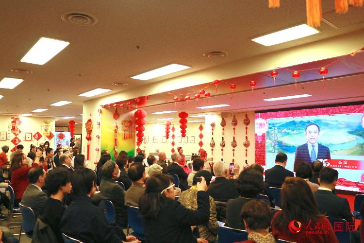 2月9日，“喜迎龍年·品味陜西”——2024新春迎福（展）聯(lián)歡會暨陜西文化年在東京中國文化中心拉開帷幕。人民網(wǎng) 許可攝