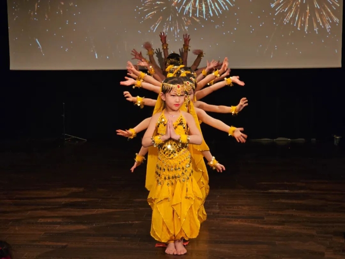 舞蹈《千手觀音》。中國(guó)駐瑞典大使館供圖。