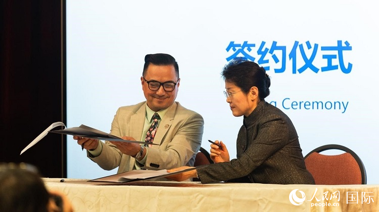 山東省圖書館與舊金山公共圖書館簽署合作協(xié)議。