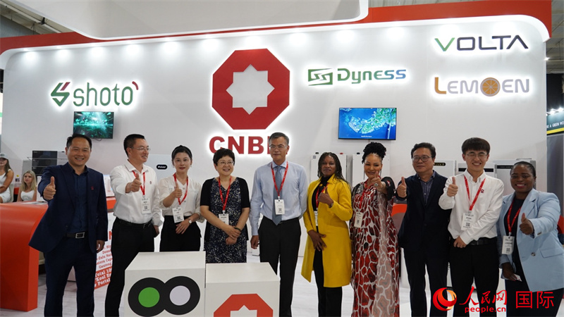 出席嘉賓合影。人民網(wǎng) 劉暢攝