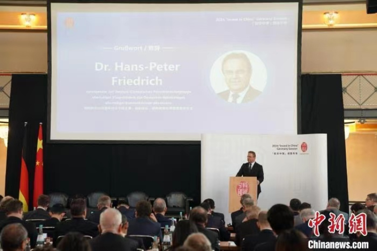 當(dāng)?shù)貢r(shí)間4月5日，由中國商務(wù)部主辦的“投資中國”德國專場推介活動(dòng)在斯圖加特市舉行。中新社記者 馬秀秀 攝