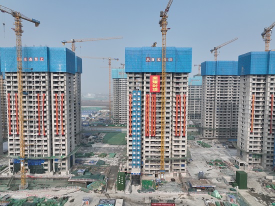 城中村改造一期封頂。賈子龍攝