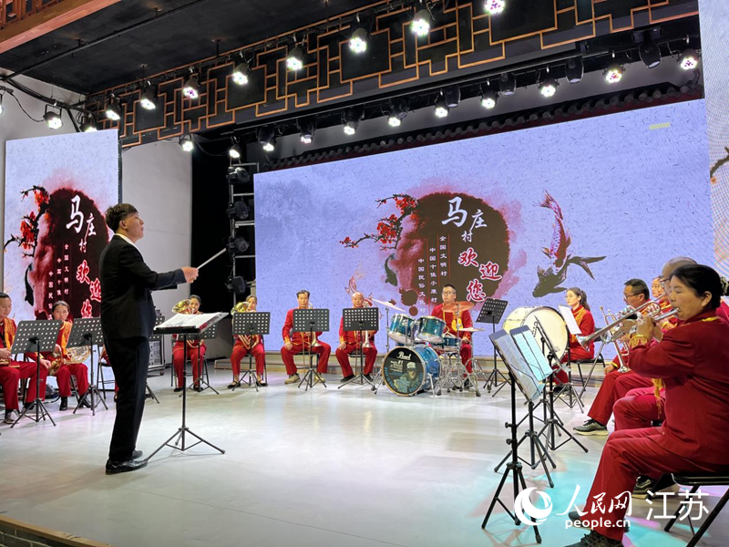 馬莊農(nóng)民樂團在排練節(jié)目。人民網(wǎng) 李子佩攝