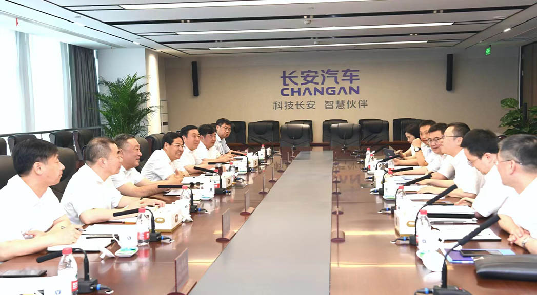 張濤帶隊赴重慶對接洽談項目。 白永民攝