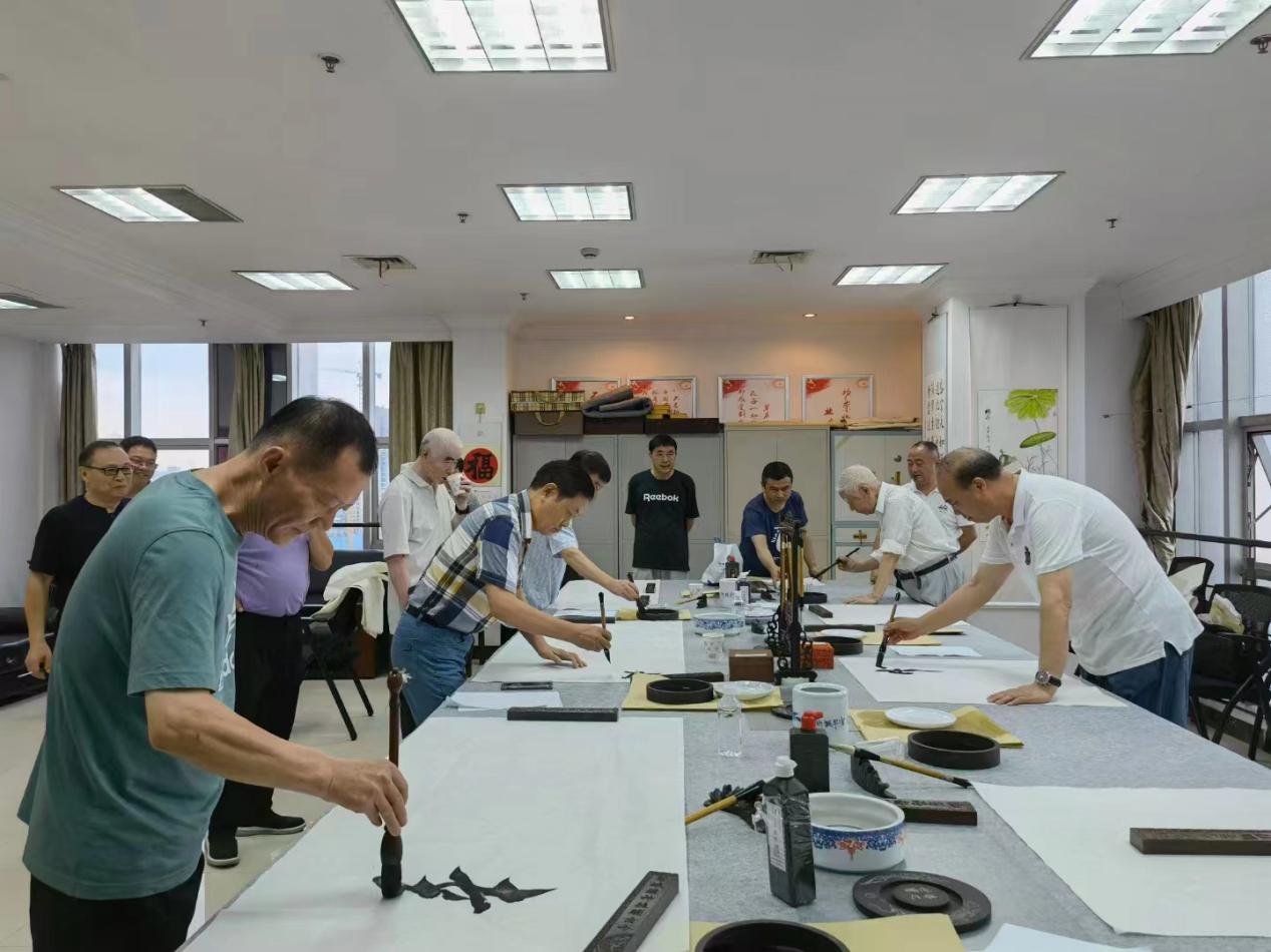 書畫作品創(chuàng)作交流活動。鄧慧芳攝