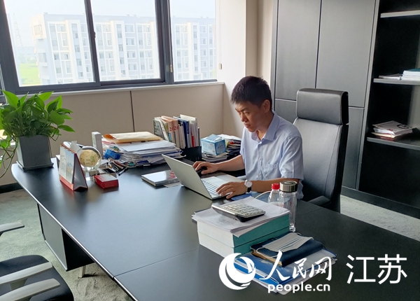 江蘇海安市2021年引進(jìn)的高端人才朱涼偉博士。人民網(wǎng)記者 王繼亮攝