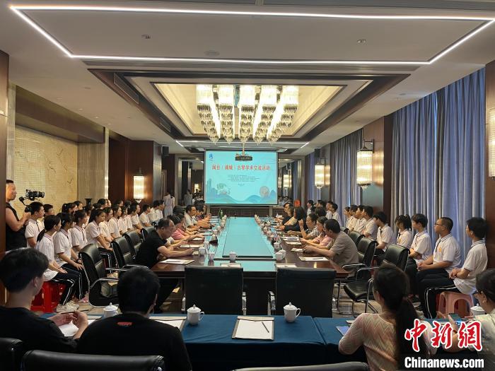 閩臺古琴技藝培訓(xùn)交流活動同步舉行。　葉國寶 攝