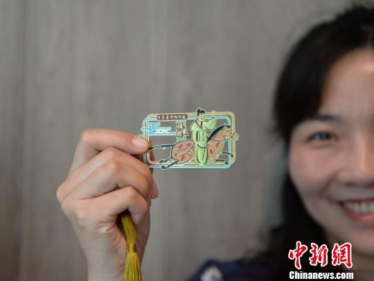 絲路主題餐廳內(nèi)推出的文創(chuàng)產(chǎn)品。　鐘欣 攝