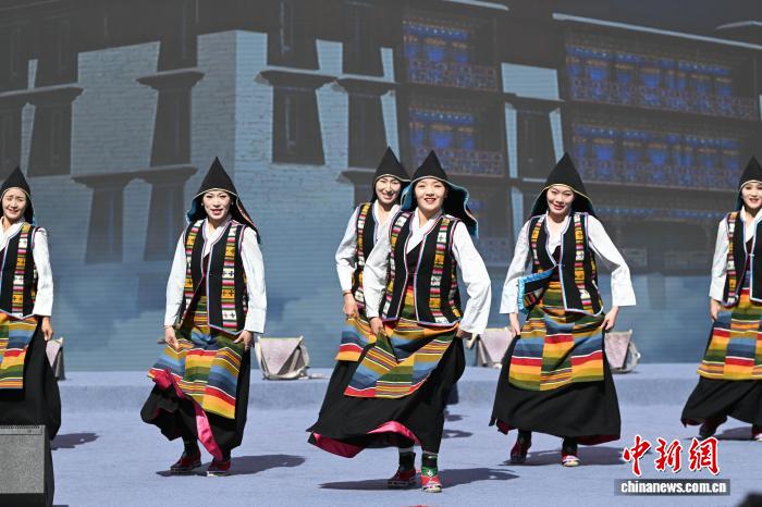 西藏“大地歡歌格?；ㄑ莩黾尽被菝裱莩鼍`放基層文化活力