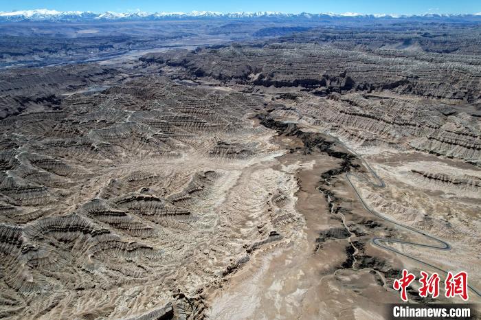 4月5日，西藏阿里札達土林。(無人機照片) 李林 攝