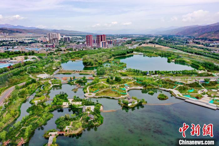 西北城市西寧立生態(tài)文明高地新典范：“一城山水、百園千姿”