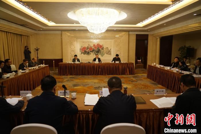 圖為座談會(huì)現(xiàn)場?！∨擞隄?攝