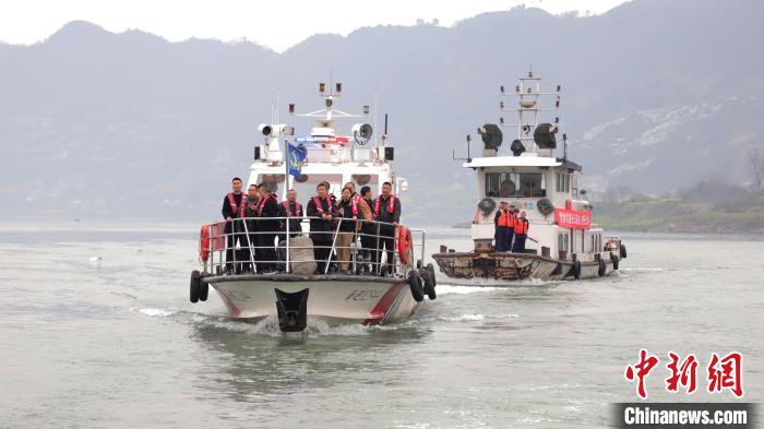 聯(lián)合巡江守護(hù)活動(dòng)現(xiàn)場(chǎng)。　江安縣融媒體中心 攝